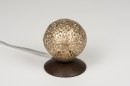 Foto 11496-5: Schitterende kleine tafellamp in 'antiek brons' voorzien van een goudkleurige bol. 