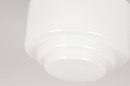 Foto 11543-5: Retro plafondlamp voorzien van witte, glazen kap.