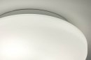 Foto 12471-3: Grote plafondlamp gemaakt van mat wit opaal glas.