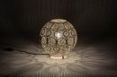 Foto 12986-2: Sfeervolle tafellamp / bollamp uitgevoerd in een zilveren kleur. (gepolijst nikkel )