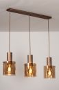 Foto 13875-1: Mooie hanglamp met drie amberkleurige glazen aan een koperkleurige plafondbalk, geschikt voor led.