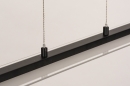 Foto 14023-15: Strakke led hanglamp gemaakt van zwart metaal, voorzien van een rechte glasplaat.