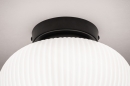 Foto 14200-6: Zwarte plafondlamp voorzien van een mat wit opaalglas met een diameter van 24 cm, geschikt voor led verlichting.