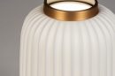 Foto 14268-4: Porseleinen tafellamp met messingkleurige details, geschikt voor led verlichting.