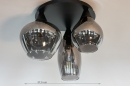 Foto 14293-1: Stijlvolle plafondlamp / plafonnière voorzien van drie fraaie rookglazen, geschikt voor led verlichting.