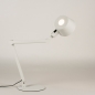 Foto 15423-4 schuinaanzicht: Witte bureaulamp met schakelaar op armatuur en verstelbare knikarm