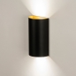 Foto 15450-3 schuinaanzicht: Up en down wandlamp in zwart met gouden binnenkant en twee Gu10 fittingen 