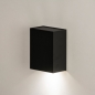 Foto 15451-3 schuinaanzicht: Rechthoekige wandlamp van metaal in zwart met goud, schijnt alleen naar beneden