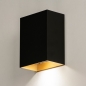 Foto 15451-6 schuinaanzicht: Rechthoekige wandlamp van metaal in zwart met goud, schijnt alleen naar beneden