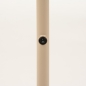 Foto 15526-12: Beigefarbene Metalltischlampe mit Designerschirm und Schalter an der Armatur