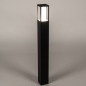 Foto 15571-2 schuinaanzicht: Hoge staande buitenlamp GU10 in het zwart en modern design 