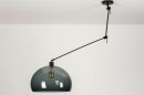 Foto 30740-5: Verstelbare zwarte hanglamp met knikarm en retro bol in rookglas look
