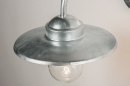 Foto 30766-8 detailfoto: Nostalgische buitenlamp in een moderne uitvoering, voorzien van een LED-lamp en schemerschakelaar.
