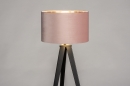 Foto 30960-5 vooraanzicht: Sfeervolle vloerlamp / Tripod lamp in een trendy kleurencombinatie; mat zwart - roze / koper, geschikt voor led verlichting.