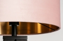 Foto 30960-8 detailfoto: Sfeervolle vloerlamp / Tripod lamp in een trendy kleurencombinatie; mat zwart - roze / koper, geschikt voor led verlichting.