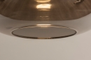 Foto 31006-22 detailfoto: Retro hanglamp voorzien van twee glazen kappen in rookglas, geschikt voor vervangbaar led. 