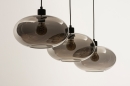 Foto 31008-16 schuinaanzicht: Retro hanglamp voorzien van drie glazen kappen in rookglas, geschikt voor vervangbaar led.