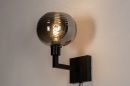 Foto 31034-2 schuinaanzicht: Zwarte wandlamp met bol van rookglas en schakelaar op wandplaat met snoer en stekker