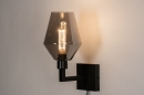 Foto 31035-2 schuinaanzicht: Moderne, mat zwarte wandlamp voorzien van een trendy rookglas in ronde vorm.