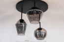Foto 31036-1 maatindicatie: Grote zwarte ronde plafondlamp met drie rookglazen op verschillende hoogtes