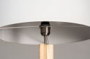 Foto 31049-9 detailfoto: Vloerlamp van hout met drie poten en witte kap