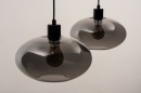 Foto 31064-6 schuinaanzicht: Retro hanglamp voorzien van twee glazen kappen in rookglas, geschikt voor vervangbaar led. 