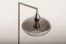 Foto 31066-7 detailfoto: Fraai design tafellamp in mat stalen uitvoering voorzien van rookglazen kap.