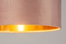 Foto 31068-15 detailfoto: Zwarte tafellamp in strak design en met luxe velvet lampenkap in roze met koper