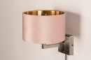 Foto 31106-5: Moderne wandlamp in staal voorzien van roze stoffen kap, geschikt voor led verlichting.