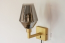 Foto 31111-3 maatindicatie: Messing wandlamp in hotel chique stijl met kelk van rookglas