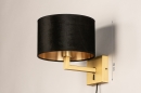 Foto 31116-1: Moderne wandlamp in messing voorzien van een zwarte, stoffen kap.