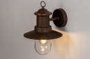 Foto 31150-2: Nostalgische wandlamp / buitenlamp / visserslamp uitgevoerd in een roestbruine kleur, voorzien van een LED-lamp en schemerschakelaar.