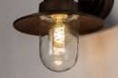 Foto 31150-5: Nostalgische wandlamp / buitenlamp / visserslamp uitgevoerd in een roestbruine kleur, voorzien van een LED-lamp en schemerschakelaar.