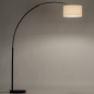 Foto 31266-2: Zwarte staande booglamp met beige linnen lampenkap