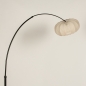 Foto 31283-8: Zwarte staande booglamp met ronde beige lampion kap