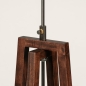 Foto 31344-11 detailfoto: Staande houten vloerlamp in walnoot bruin met taupe kap 
