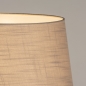 Foto 31344-8 detailfoto: Staande houten vloerlamp in walnoot bruin met taupe kap 