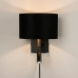 Foto 31425-2 vooraanzicht: Luxe wandlamp met stoffen kap en extra leeslamp in zwart met goud en snoer en stekker
