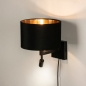 Foto 31425-3 schuinaanzicht: Luxe wandlamp met stoffen kap en extra leeslamp in zwart met goud en snoer en stekker