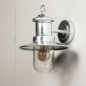 Foto 31437-1: Nostalgische wandlamp / buitenlamp / visserslamp uitgevoerd in gegalvaniseerd staal, voorzien van een LED-lamp en schemerschakelaar.