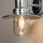 Foto 31437-7: Nostalgische wandlamp / buitenlamp / visserslamp uitgevoerd in gegalvaniseerd staal, voorzien van een LED-lamp en schemerschakelaar.