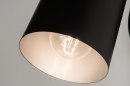 Foto 72771-6 detailfoto: Moderne, strakke wandlamp uitgevoerd in de kleur mat zwart / zilver.