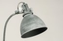 Foto 72887-8 detailfoto: Retro vloerlamp voorzien van een trendy beton-look. 