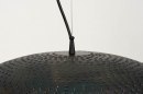 Foto 73062-9 detailfoto: Stoere, industriele hanglamp gemaakt van ijzer, uitgevoerd in de kleurencombinatie grijs, roestbruin en goud.