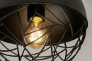 Foto 73177-3 detailfoto: Zwarte plafondlamp in bolvorm met open onderkant