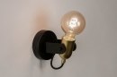 Foto 73647-11: Trendy fitting wandlamp in een mat zwarte kleur met goudkleurige fitting, geschikt voor led.