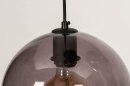 Foto 73663-10 detailfoto: Moderne, trendy hanglamp voorzien van drie retro bollen in rookglas. 