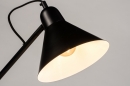 Foto 73806-5 detailfoto: Moderne praktische tafellamp / bureaulamp uitgevoerd in een mat zwarte kleur.