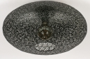 Foto 73940-3: Grote plafondlamp van zwart metaal met opengewerkte kap