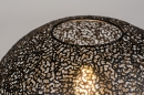 Foto 73943-3: Zwarte tafellamp met bol van metaal